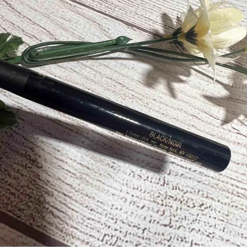 L'Oreal Paris Infallible Super Slim Long-Lasting Liquid Eyeliner